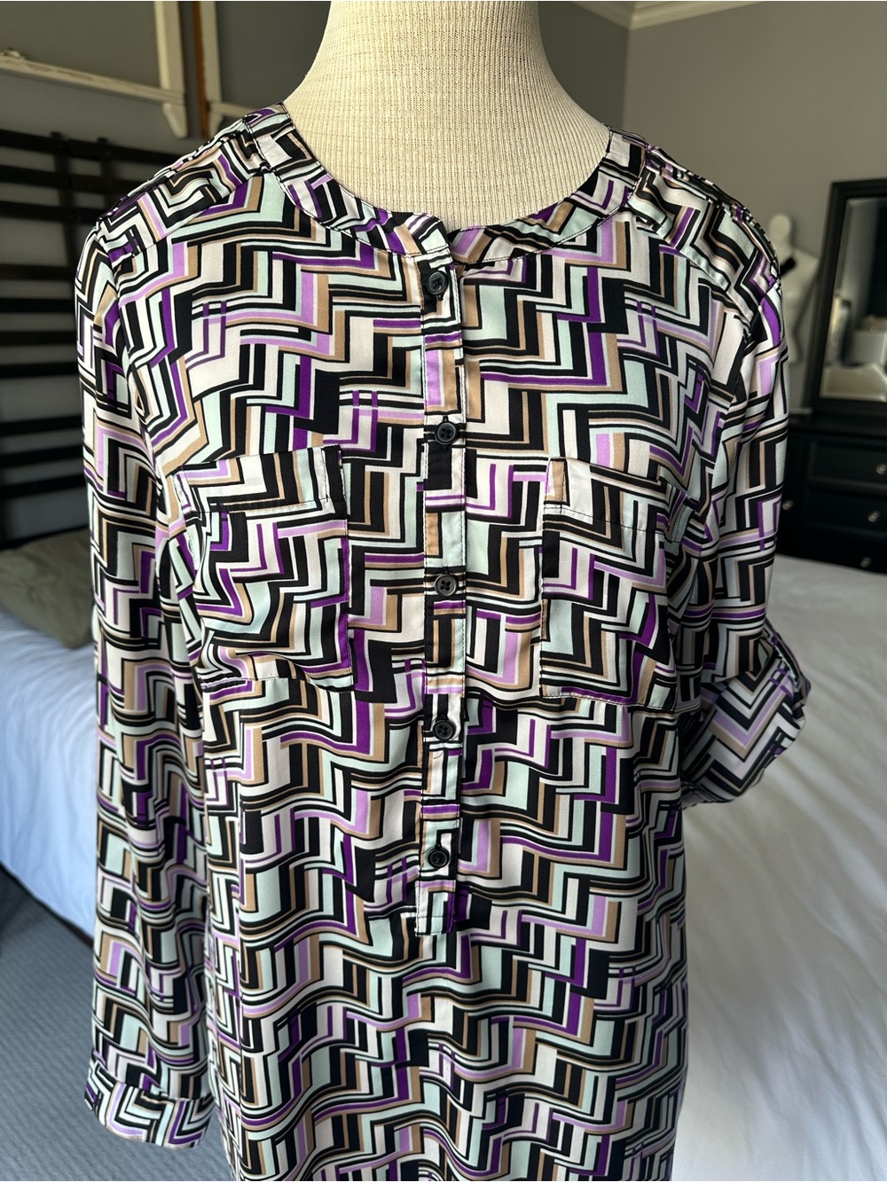 Ann Taylor Geometric Tunic Top in Purple, Black, Cream, size 12 - Picture 5 of 13